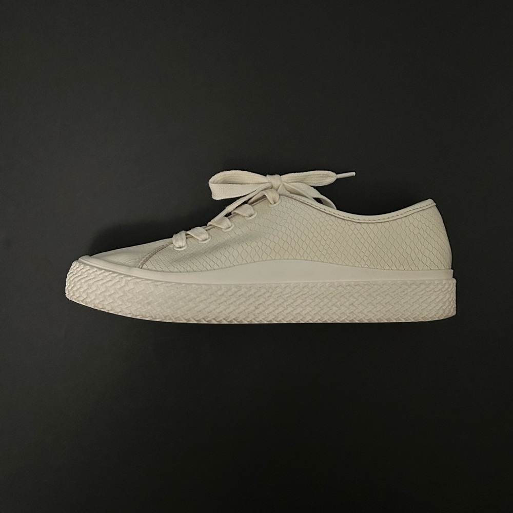 Dolce Vita Valor Embossed leather lace up sneakers, white, 8 - Picture 2 of 7